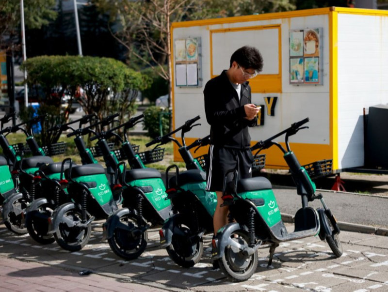 Өнөөдрөөс скүүтер, мопед явган хүний замаар зорчихгүй